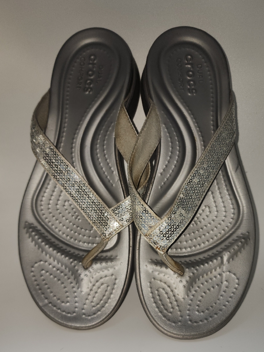 CROCS Size 9 Women's Silver Sequin Thong Sandals
